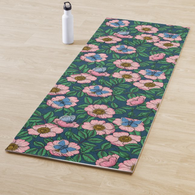 Tapis De Yoga Rose de chien et papillons (En situation)