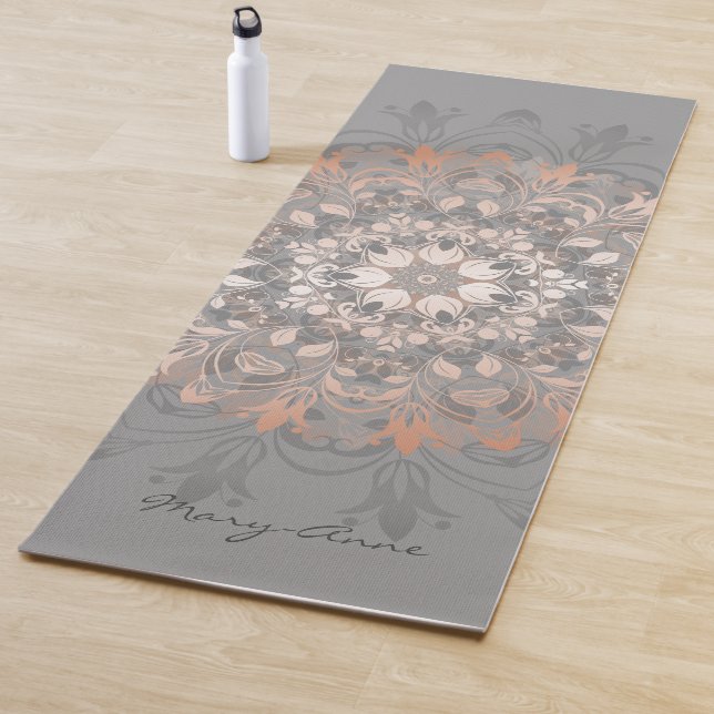 Tapis De Yoga Rose Gold Grey Floral Mandala Monogramme (En situation)