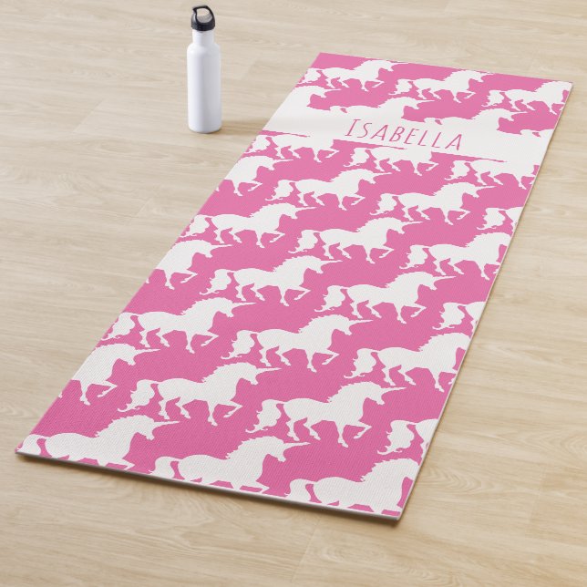 Tapis De Yoga Rose personnalisé par motif de licorne assez (En situation)