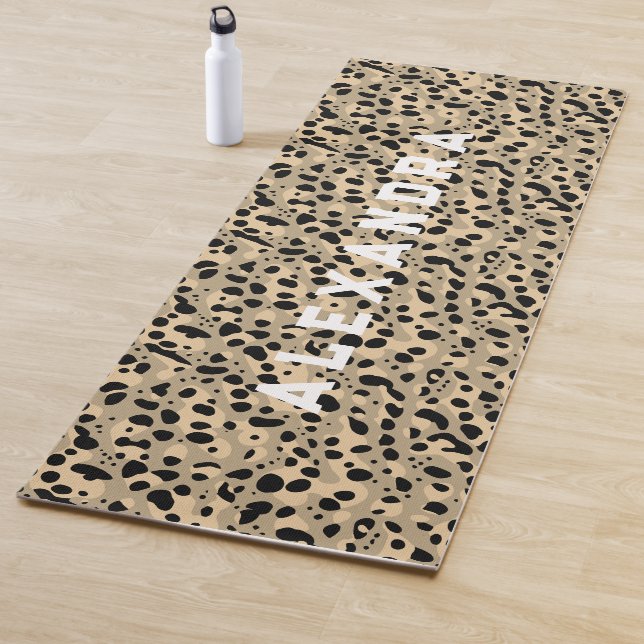 Tapis De Yoga Sable beige léopard moderne et nom (En situation)