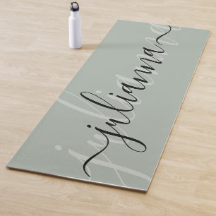 Tapis De Yoga Sage Green Élégant Nom Script Minimaliste Personna