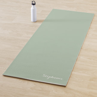 Tapis De Yoga Sage Green Nom Moderne Élégant Monogramme Boho