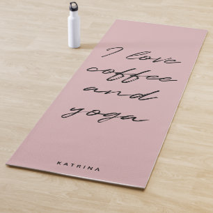 Tapis De Yoga Script minimaliste rose vif J'aime le café et le y