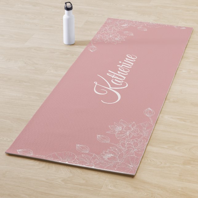 Tapis De Yoga Simple Modern Floral Script Name Blush Pink Lotus (En situation)