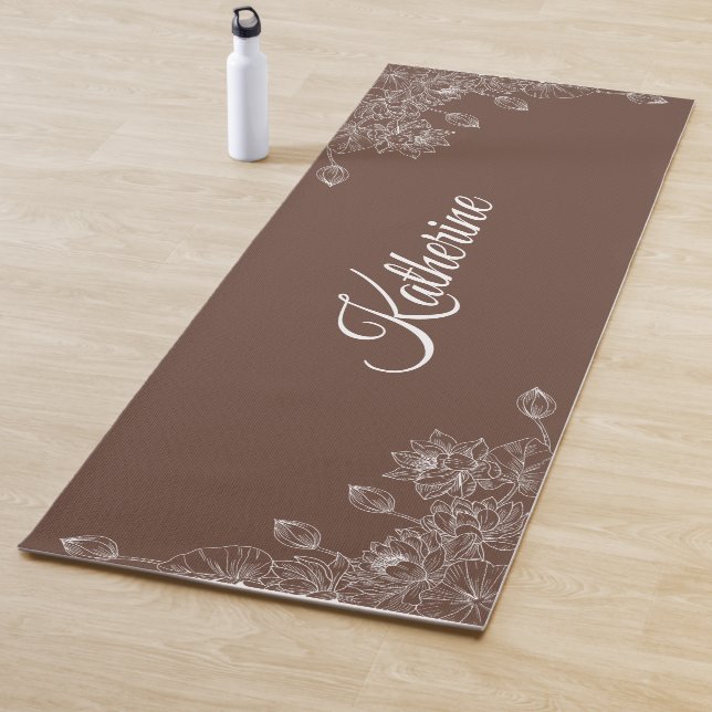 Tapis De Yoga Simple Modern Floral Script Name Brown Lotus  (En situation)