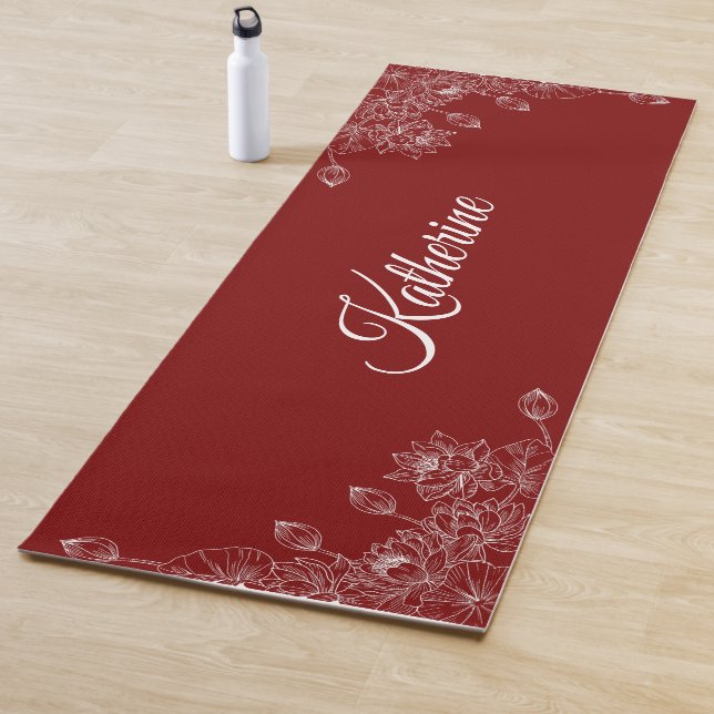 Tapis De Yoga Simple Modern Floral Script Name Burgundy Lotus  (En situation)