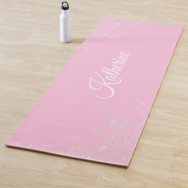 Tapis De Yoga Simple Modern Floral Script Name Soft Pink Lotus (En situation)