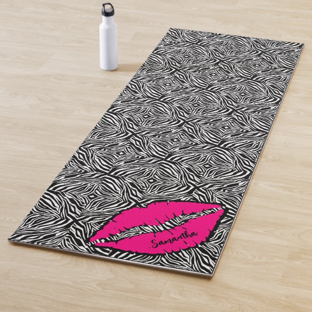 Tapis De Yoga Simple Zèbre avec lèvres roses Personnalisé (En situation)