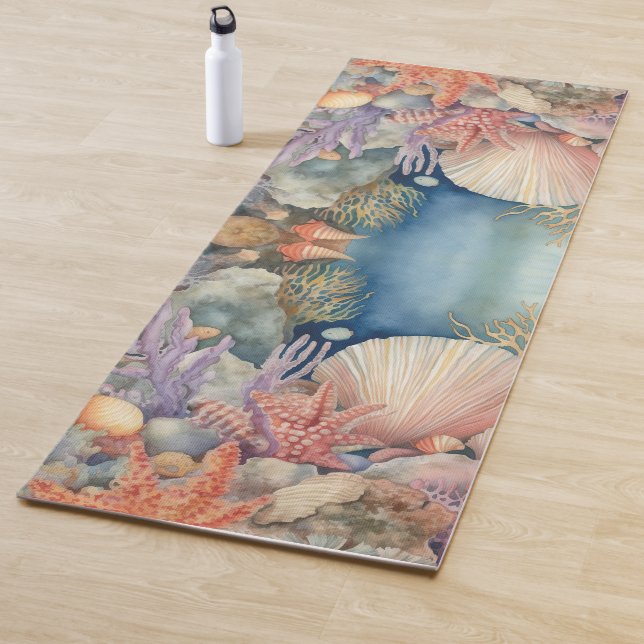 Tapis De Yoga Sous Les Coquilles De Poissons De Mer (En situation)