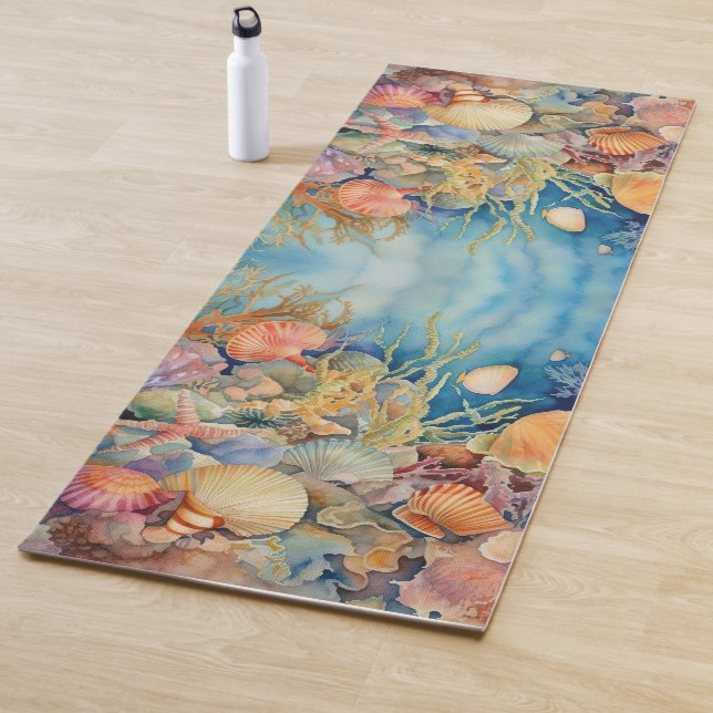 Tapis De Yoga Sous Les Coquilles De Poissons De Mer (En situation)