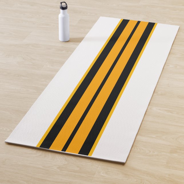 Tapis De Yoga Sporty Yellow Orange Black Racing Stripes Sur Blan (En situation)