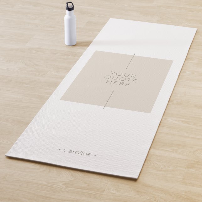 Tapis De Yoga Style chic Beige noir Nom personnalisé et citation (En situation)