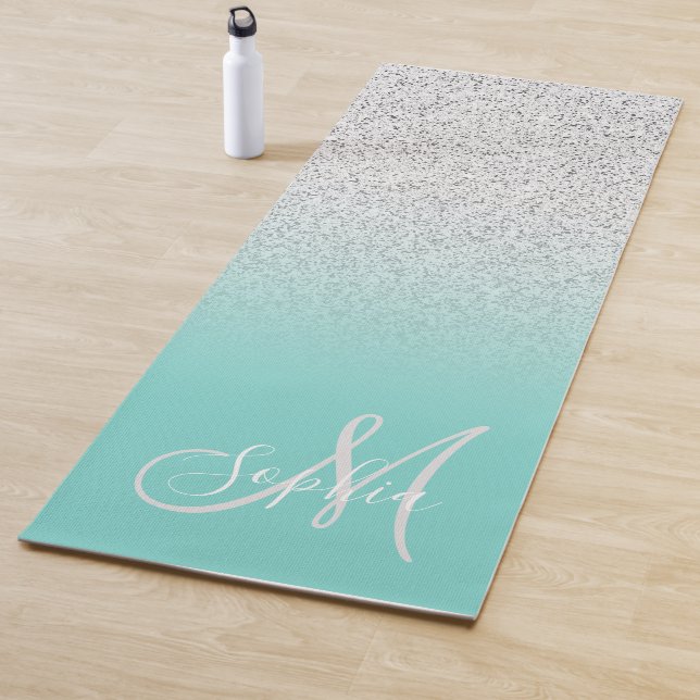 Tapis De Yoga Stylish turquoise bleu foncé personnalisé monogram (En situation)