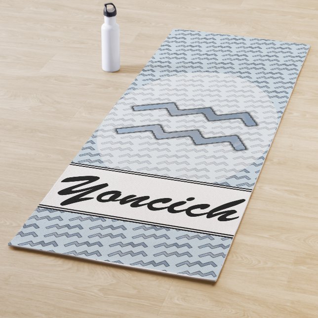 Tapis De Yoga Symbole Zodiaque Aquarius Élément par K Yoncich (En situation)