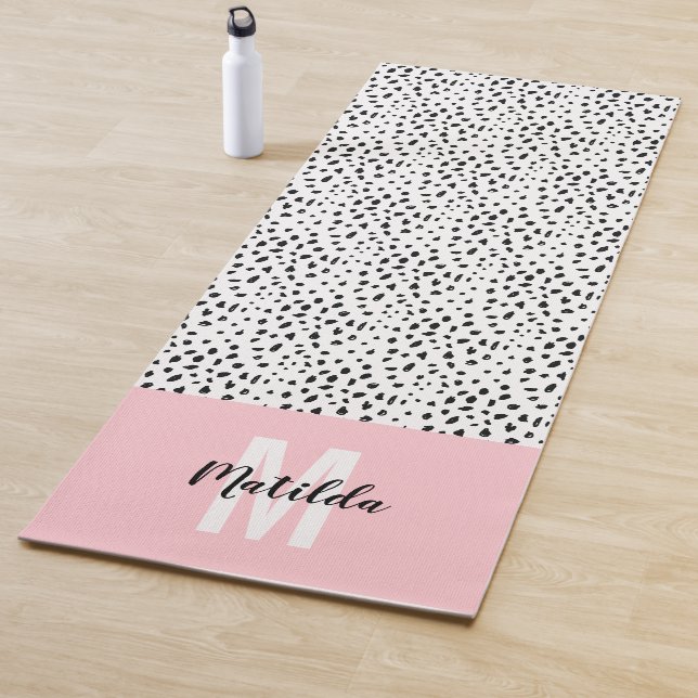 Tapis De Yoga Tache noire et blanche avec bande rose personnalis (En situation)