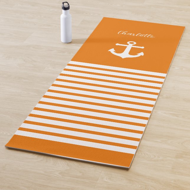 Tapis De Yoga Tangérine et bandes blanches Nautiques Personnalis (En situation)