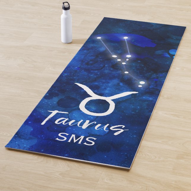 Tapis De Yoga Taurus Zodiac Constellation Blue Galaxy Monogramme (En situation)
