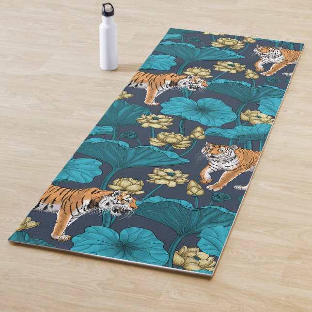 Tapis De Yoga Tigres dans l'étang jaune de lotus (En situation)