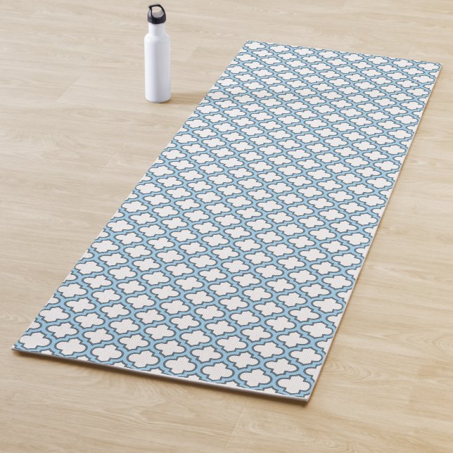 Tapis De Yoga Trellis bleu blanc et bébé, treillis, Quatrefoil (En situation)
