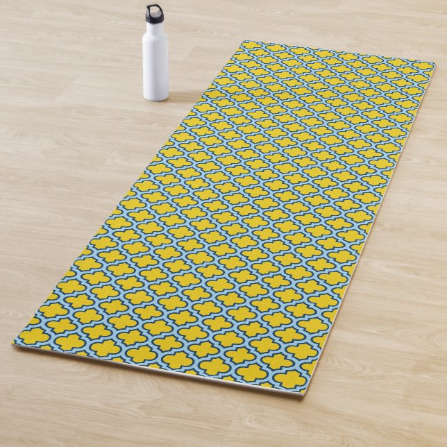 Tapis De Yoga Trellis jaune et bleu bébé, treillis, Quatrefoil (En situation)