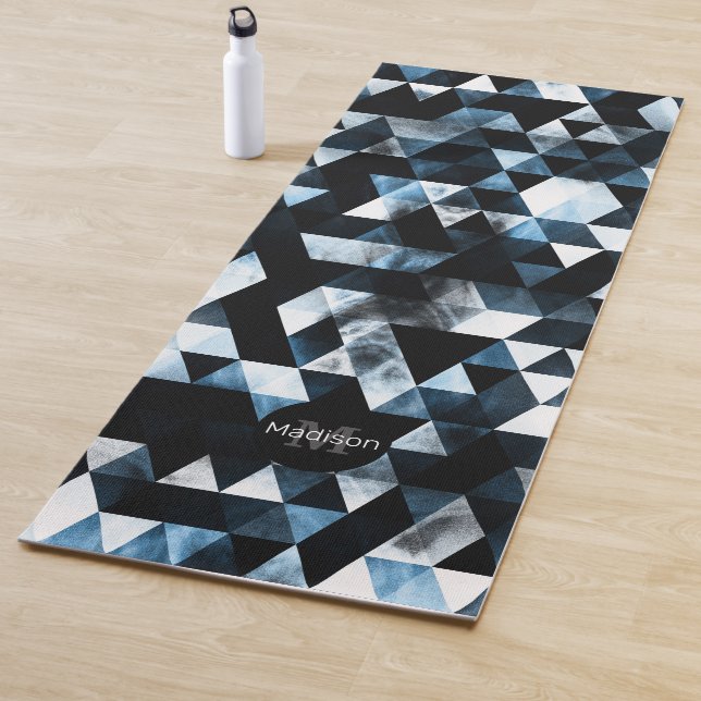 Tapis De Yoga Triangle Géométrie Bleu Smoky motif Monogramme (En situation)