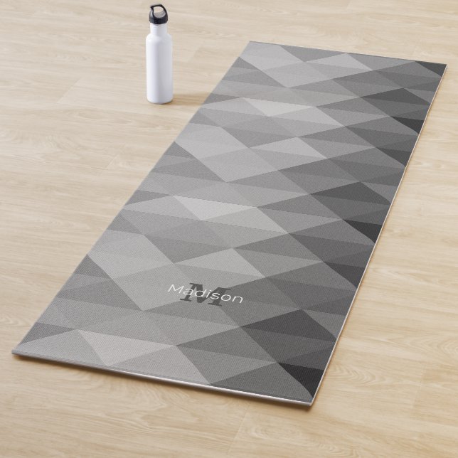 Tapis De Yoga Triangle gris carré géométrique motif Monogramme (En situation)