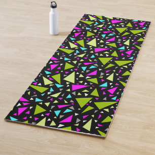 Tapis De Yoga Triangles de couleurs vert cramoisi sur fond noir