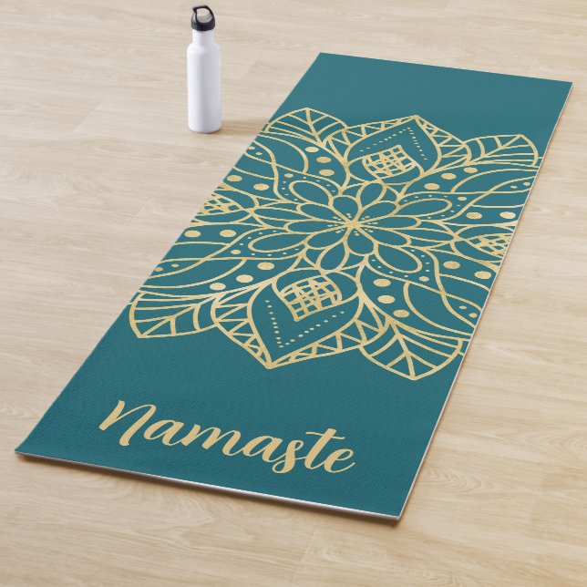 Tapis De Yoga Turquoise vert et or Mandala Flower Nom personnali (En situation)