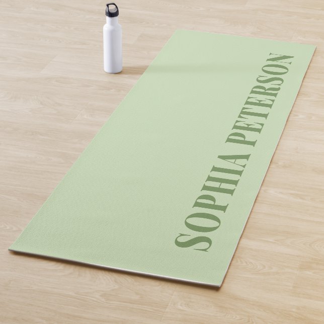 Tapis De Yoga Typographie moderne Gras Sage Vert Personnalisé (En situation)