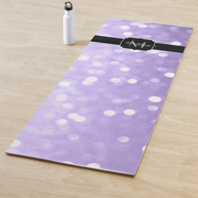 Tapis De Yoga Ultra violet violet brillant bokeh Monogramme (En situation)