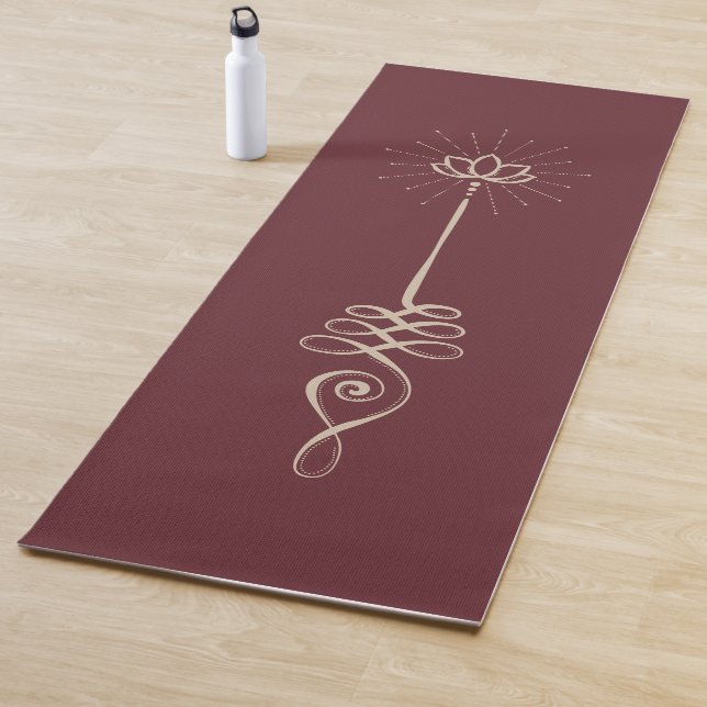 Tapis De Yoga Unalome Arrière - plan pur - Vin + Dove Yoga Mat (En situation)
