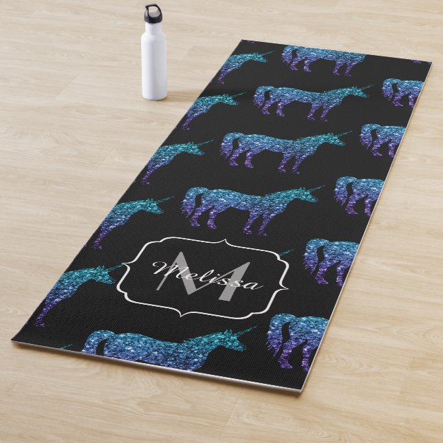 Tapis De Yoga Unicorn Sparkles aqua blue ombre motif Monogramme (En situation)