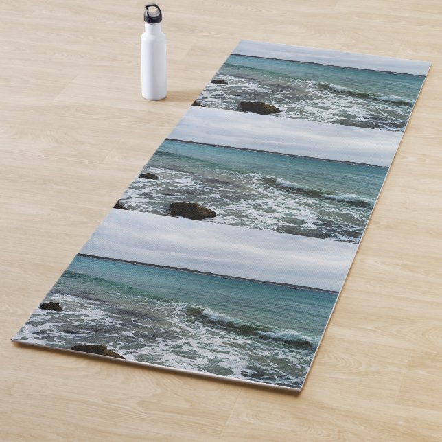 Tapis De Yoga Vagues Et Bateaux De Pêche Sur L'Océan, (En situation)