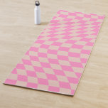 Tapis De Yoga Vérifier La Pêche Motif Et Le Panneau De Contrôle<br><div class="desc">Retro À damiers motif - pêche et rose tordu chèque / ondulé et déformé damier.</div>