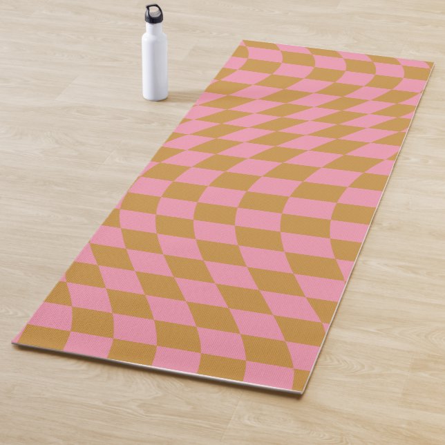 Tapis De Yoga Vérifier Pink Mustard À damiers Motif Checkerboard (En situation)