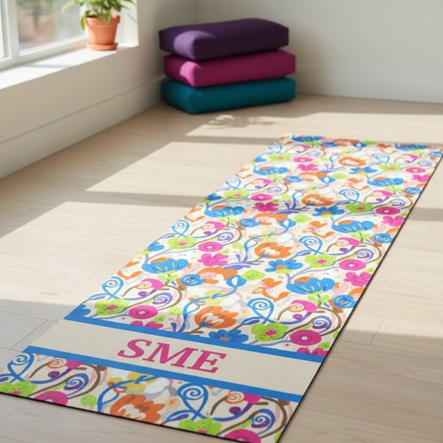 Tapis De Yoga Vibrant Colorful Floral Monogram (Bright whimsical floral monogram yoga mat)