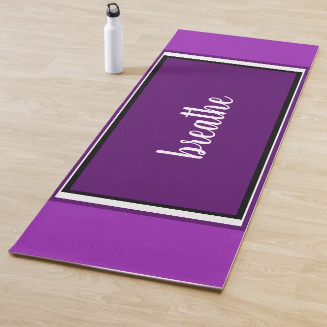 Tapis De Yoga Violet Blanc Respire le calme votre esprit (En situation)