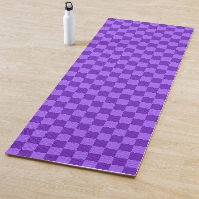 Tapis De Yoga Violet et lavande vibrant à damier  (En situation)