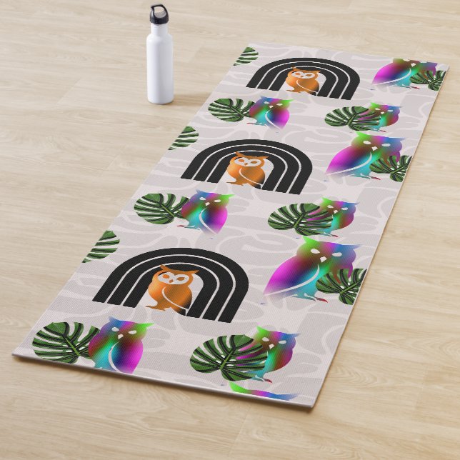 Tapis De Yoga Whimsical Boho Owl & Tropical Monstera Leaf (En situation)