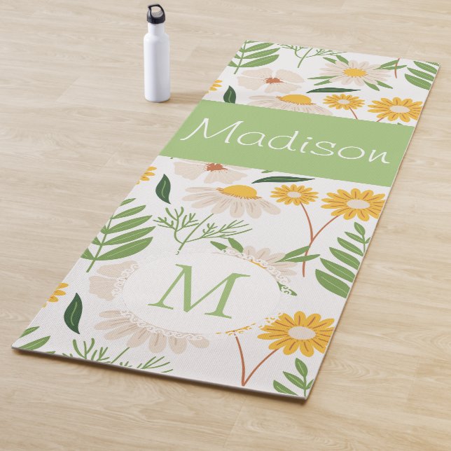 Tapis De Yoga Yellow Green Floral Girly tendance Monogramme Yoga (En situation)
