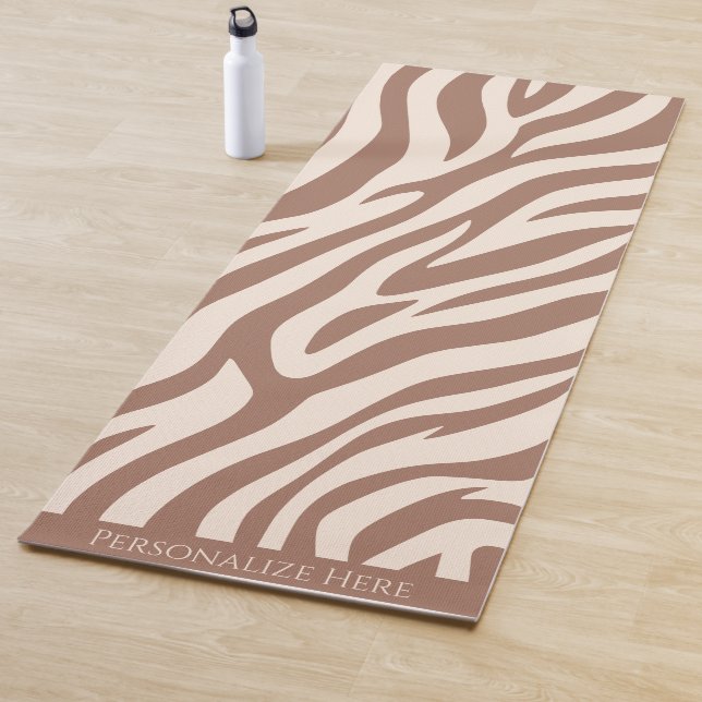 Tapis De Yoga Zebra Print-Mocha Mousse (En situation)