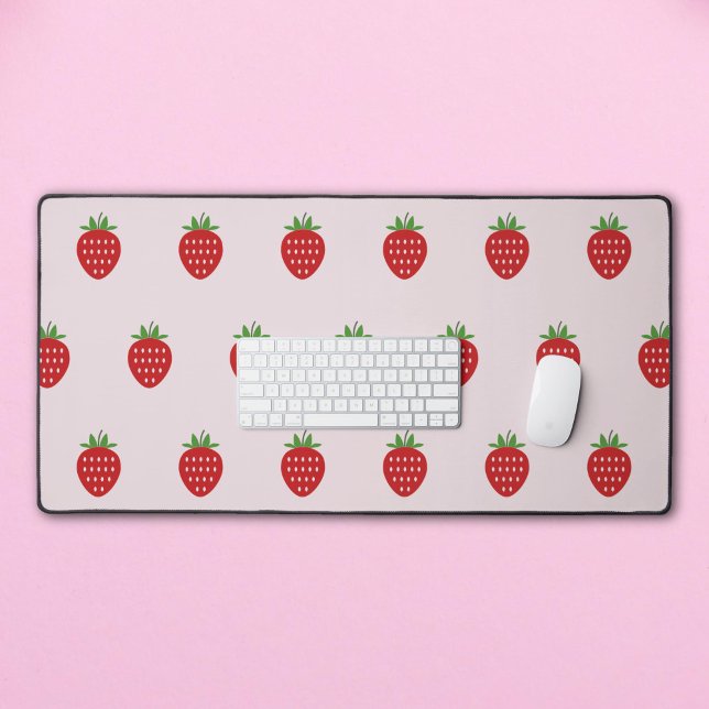 Tapis rose de bureau avec fraise (Pink Desk Mat with Strawberry)