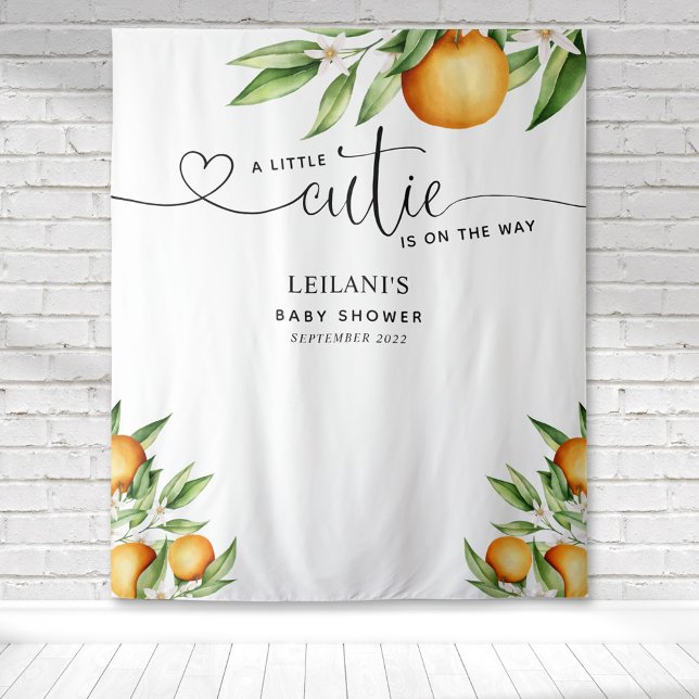 Tapisserie de douche pour bébé orange mignon (A little cutie is on the way baby shower backdrop with watercolor oranges for photo ops.)