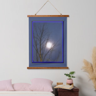 Tapisserie murale à dessus en bois sous la lumière