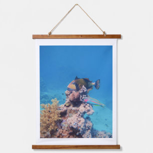 Tapisserie Suspendue Baliste repose sur un bloc de corail à récif coral