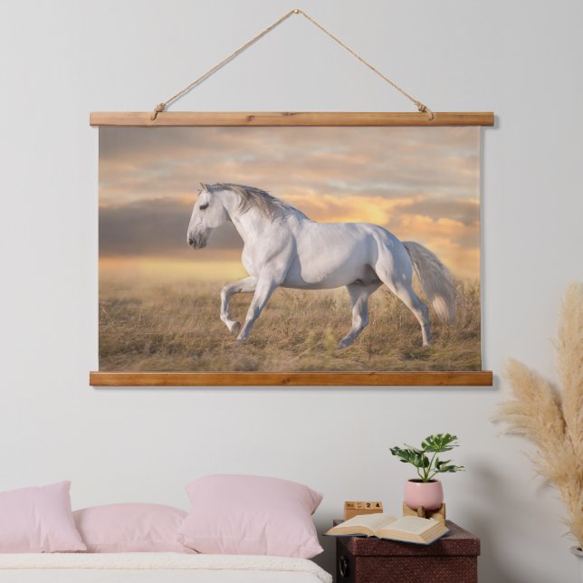 Tapisserie Suspendue Beau cheval ibérique dans la prairie au coucher du (Chambre à coucher)