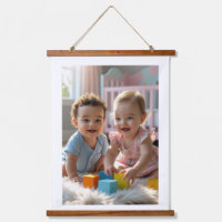 Bébé mignon garçon & fille Jouer dans une crèche é