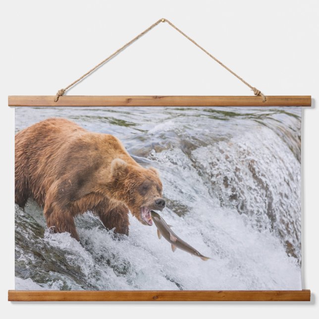 Tapisserie Suspendue Brown Bear Catches Red Salmon (Devant)