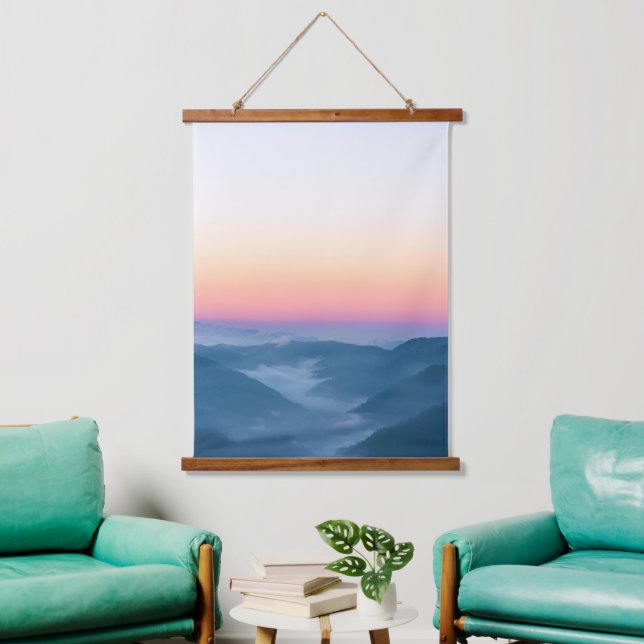 Tapisserie Suspendue Brume matinale et ciel magique avant le lever du s (Salon)