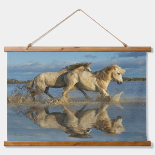 Tapisserie Suspendue Camargue, Chevaux et réflexion, Sud de la France
